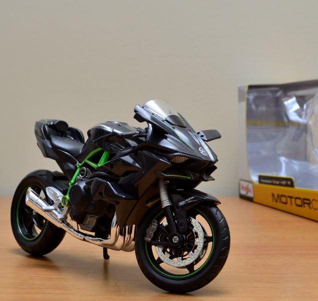 Kawasaki H2 R Ninja 1:18 Scale Diecast Model Motorcycle